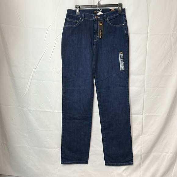 Lee Denim - LEE women’s relaxed, fit straight leg mid rise. Denim jeans. Size 8 long